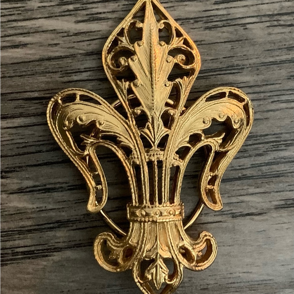 Vintage Monet scarf pin. Scout emblem design